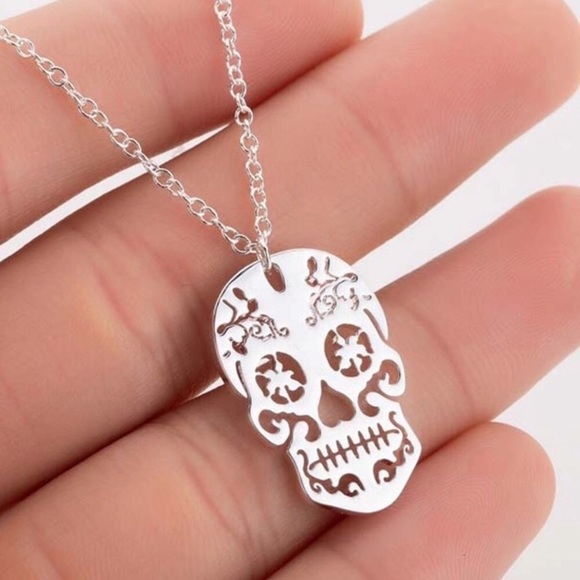 Filigree SKULL necklace - Picture 4 of 4